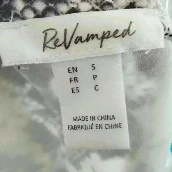 Revamped snakeskin zip  up crop size small - Picture 5 of 6